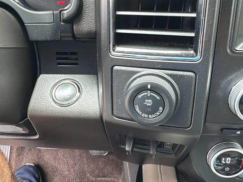 Used 2018 Ford Expedition Limited w/ Equipment Group 302A AWD/4WD image 17
