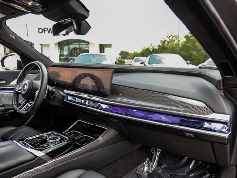 Used 2024 BMW 760i xDrive AWD/4WD image 9