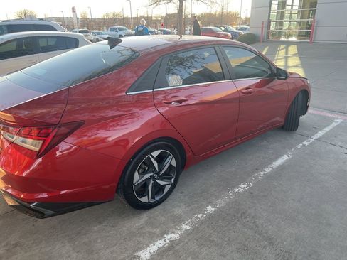 Used 2021 Hyundai Elantra Limited image 4