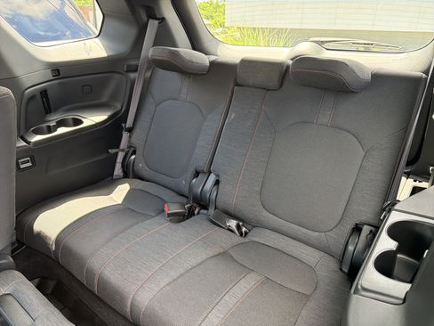 Used 2025 Honda Pilot Sport image 24