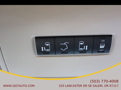 Used 2016 Chrysler Town & Country Touring w/ Driver Convenience Group image 29