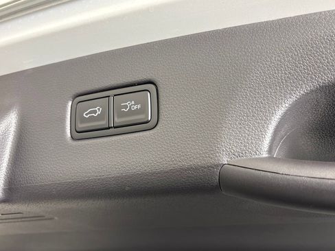 New 2026 Kia Carnival EX FWD image 25