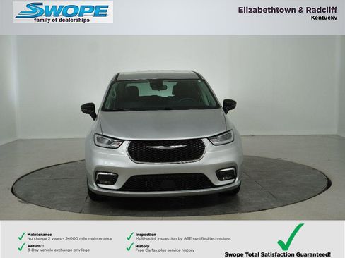 Used 2024 Chrysler Pacifica Touring-L FWD image 9