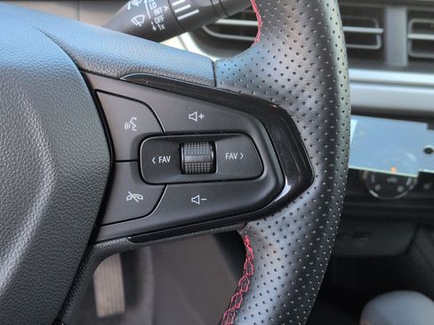 Used 2024 Chevrolet Trax RS FWD image 20