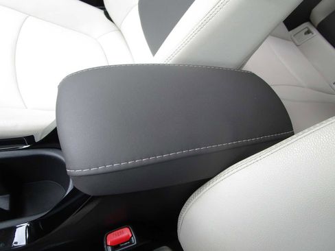 Used 2023 Toyota Corolla Cross XLE w/ Convenience Package AWD/4WD image 24