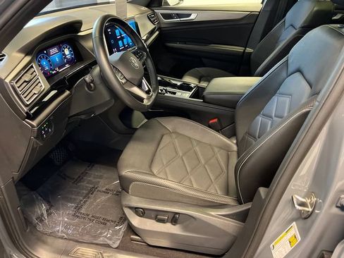 Certified 2024 Volkswagen Atlas Cross Sport SE FWD image 7