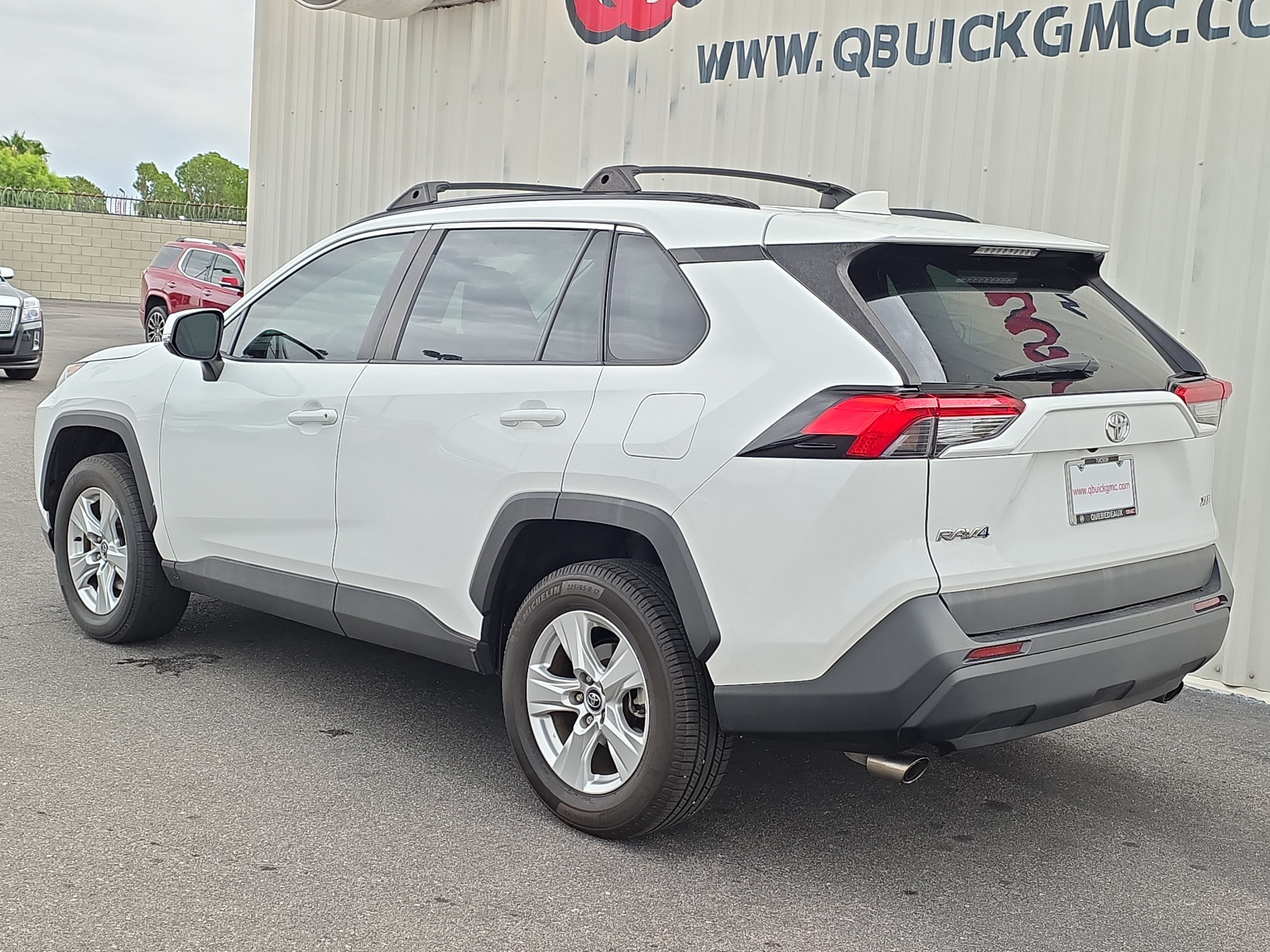 Used 2020 Toyota RAV4 XLE FWD image 5