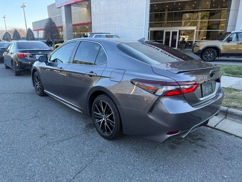 Used 2024 Toyota Camry SE image 5
