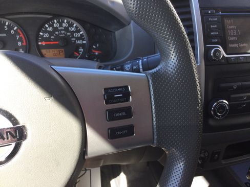 Used 2018 Nissan Frontier SV AWD/4WD image 13