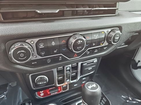 Used 2024 Jeep Wrangler Unlimited Sport AWD/4WD image 26