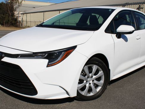 Used 2025 Toyota Corolla LE image 11