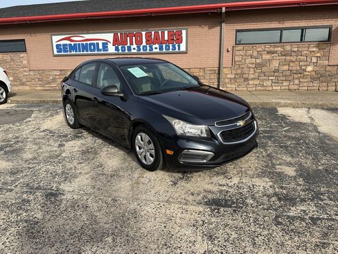 Used 2015 Chevrolet Cruze LS image 2