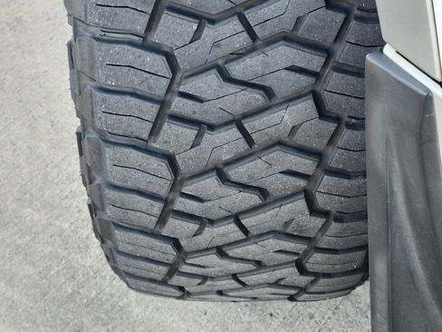 Used 2023 Land Rover Defender 130 First Edition image 10