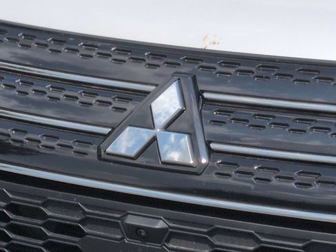 Used 2024 Mitsubishi Outlander SE AWD/4WD image 12