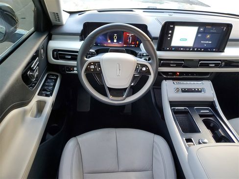 Certified 2025 Lincoln Aviator Reserve w/ Illumination Package image 17