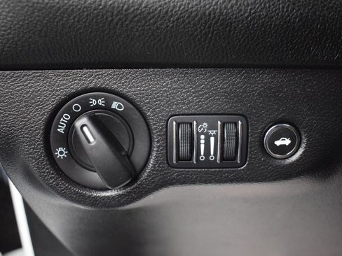 Used 2023 Dodge Challenger SXT RWD image 15