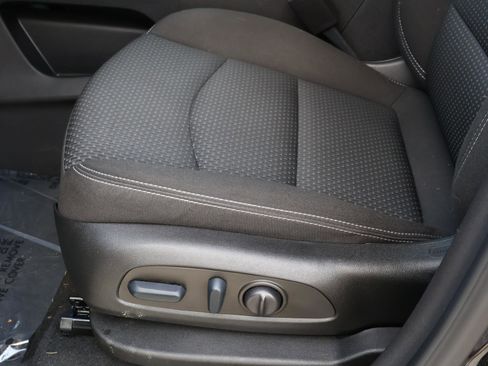 Used 2022 GMC Terrain SLE w/ Driver Convenience Package image 13