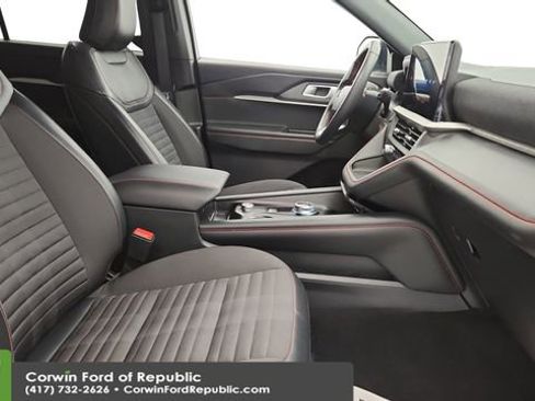 Certified 2025 Ford Explorer ST-Line w/ ST-Line Street Pack image 30