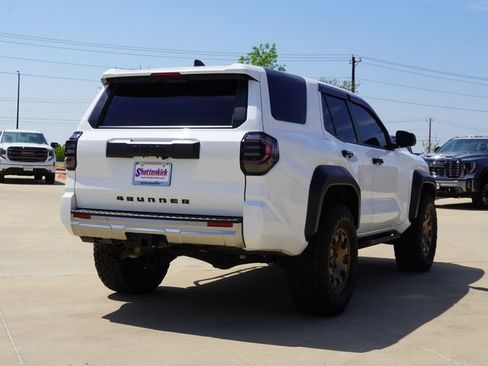 Used 2025 Toyota 4Runner SR5 AWD/4WD image 9