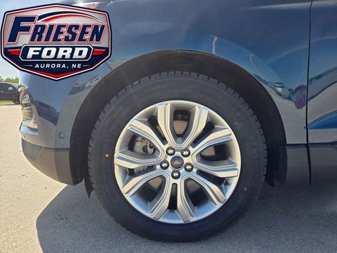 Used 2020 Ford Edge Titanium w/ Equipment Group 301A AWD/4WD image 8