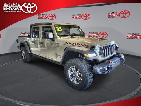 Used 2025 Jeep Gladiator Mojave w/ Convenience Group AWD/4WD image 1