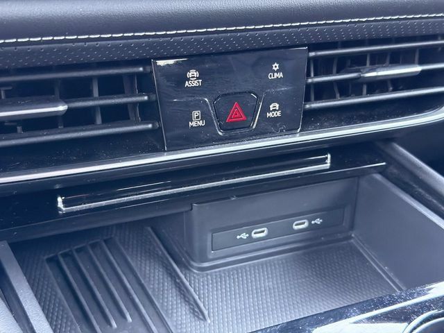 Used 2025 Volkswagen Atlas Cross Sport SE FWD image 28