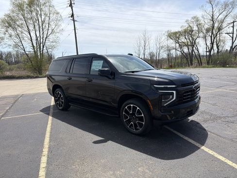 New 2026 Chevrolet Suburban RST w/ RST Capability Package AWD/4WD image 3