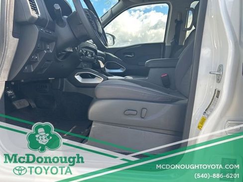 Used 2024 Nissan Frontier SV w/ Hardbody Edition image 14