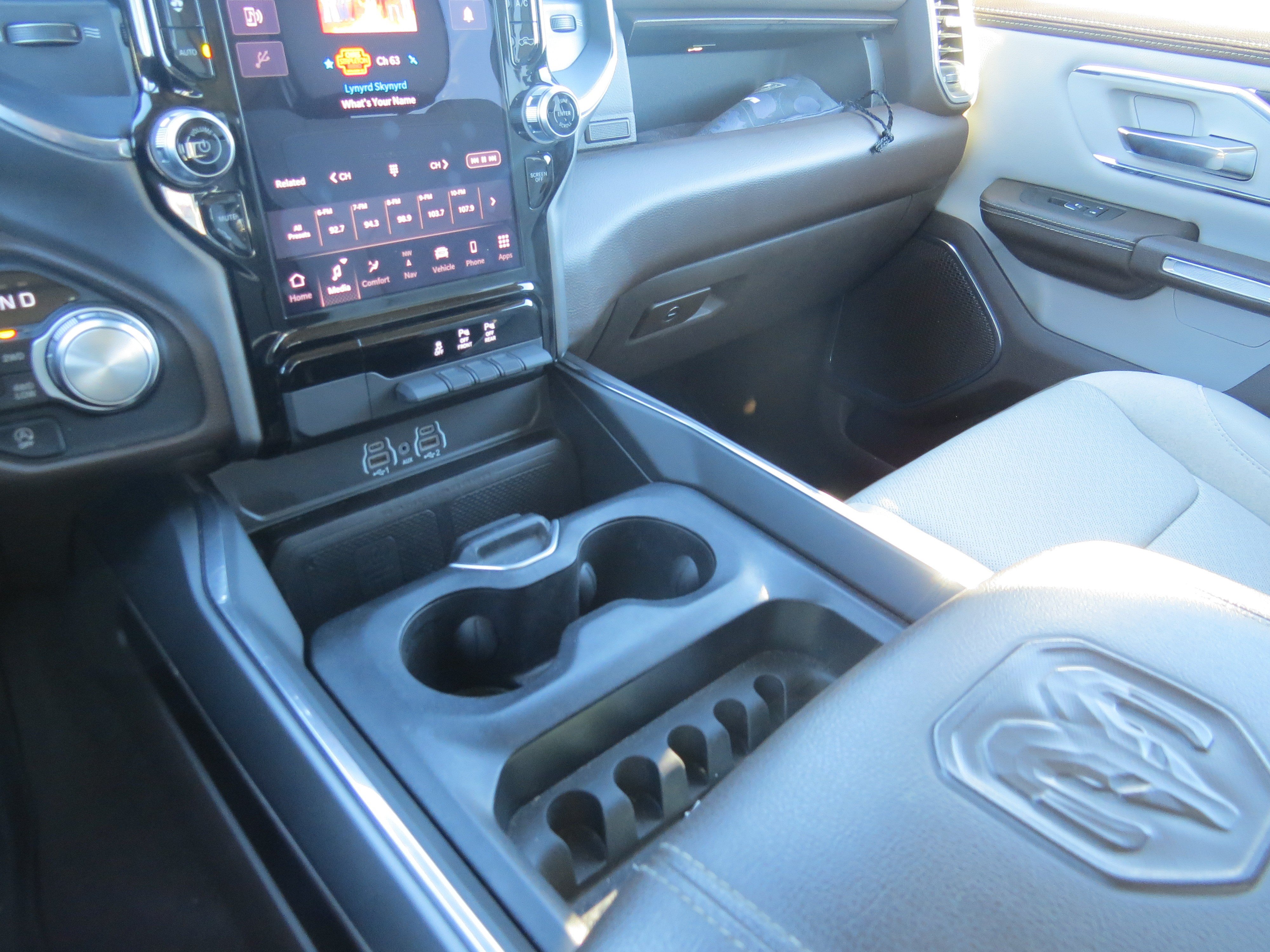 Used 2025 RAM 1500 Laramie AWD/4WD image 21