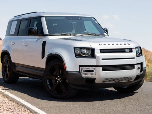 Used 2023 Land Rover Defender 110 SE AWD/4WD image 5