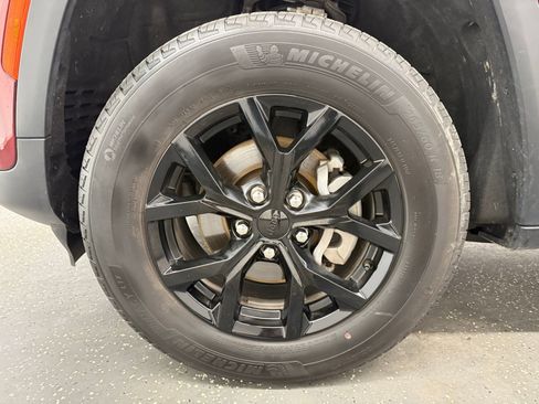 Used 2025 Jeep Grand Cherokee Altitude AWD/4WD image 18