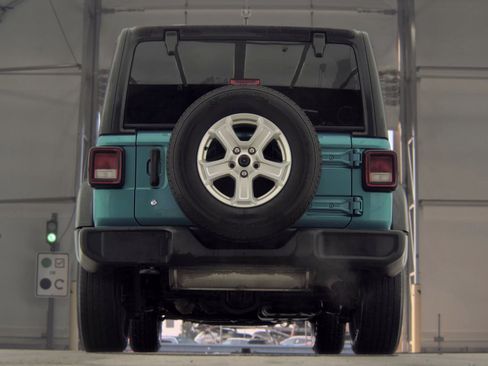 Used 2019 Jeep Wrangler Unlimited Sport S AWD/4WD image 5