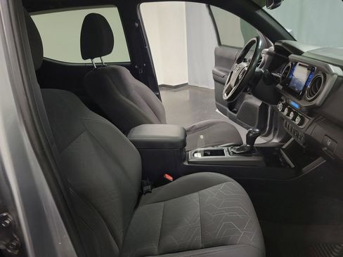 Used 2017 Toyota Tacoma TRD Off-Road w/ Premium & Technology Package image 22