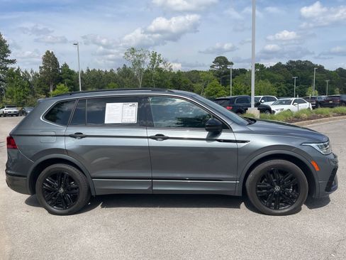 Used 2022 Volkswagen Tiguan SE R-Line FWD image 4