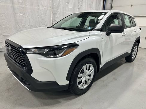 Used 2025 Toyota Corolla Cross L image 3