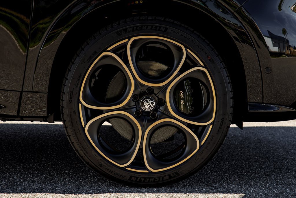 New 2025 Alfa Romeo Tonale AWD/4WD image 11