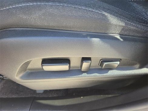 Used 2016 Chevrolet Equinox LT image 4