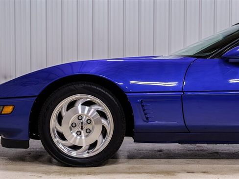 Used 1995 Chevrolet Corvette Coupe RWD image 3
