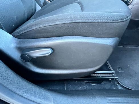 Used 2016 Jeep Renegade Latitude w/ Popular Equipment Group image 23