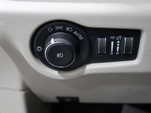 Used 2022 Chrysler Pacifica Touring-L image 30