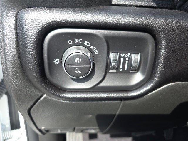Used 2026 RAM 2500 Laramie AWD/4WD image 14