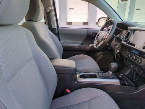 Used 2022 Toyota Tacoma SR5 RWD image 19