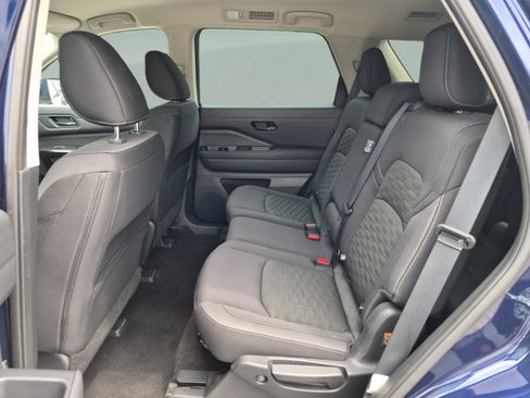 Used 2025 Nissan Pathfinder SV FWD image 23