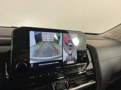 Used 2023 Nissan Pathfinder Platinum image 22