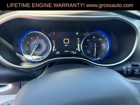 Certified 2024 Chrysler Pacifica Touring-L FWD image 10