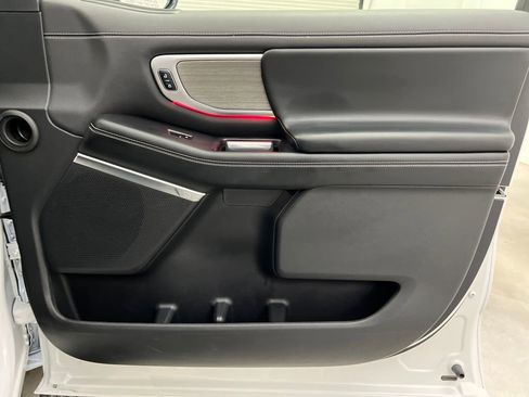 Used 2025 Ford Expedition Platinum image 26