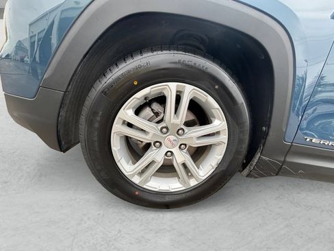 Used 2024 GMC Terrain SLE w/ Driver Convenience Package image 23