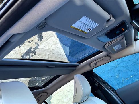 Used 2024 Toyota Prius XLE image 13