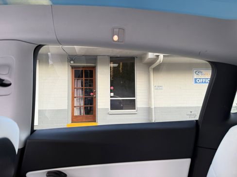 Used 2021 Tesla Model Y Long Range image 36