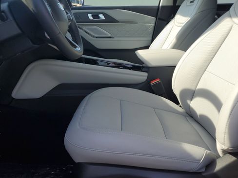 New 2026 Ford Explorer Platinum w/ LUX Leather Package AWD/4WD image 16